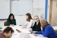 7 марта 2020, Десятая свободная встреча словесников, круглый стол «Почему не 5? Системы оценивания на уроках русского и литературы», Н. А. Лесскис и участники встречи